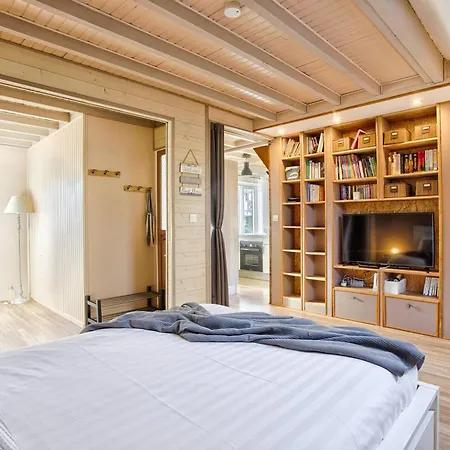 Chalet Lumineux Avec Grand Jardin Et Parking Prive A - Fr-1-788-55 *