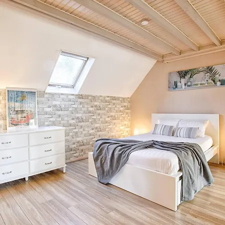 Lumineux Avec Grand Jardin Et Parking Prive A - Fr-1-788-55 Шале *