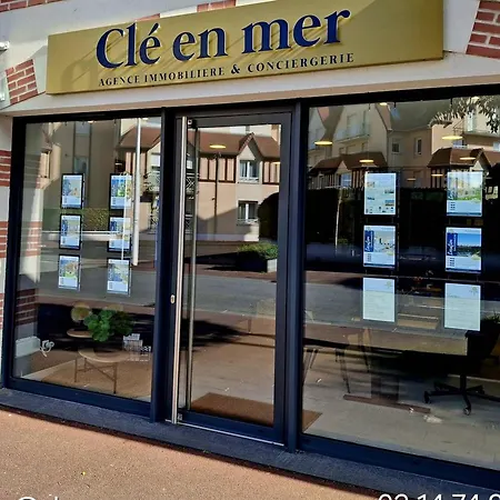 Lumineux Avec Grand Jardin Et Parking Prive A - Fr-1-788-55 * Merville-Franceville-Plage