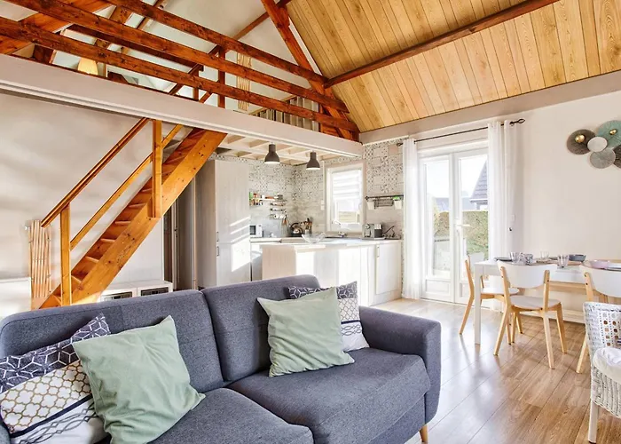 Lumineux Avec Grand Jardin Et Parking Prive A - Fr-1-788-55 Chalet *